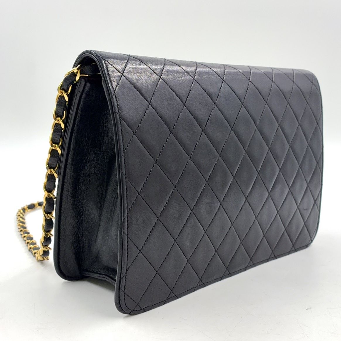 Chanel Pushlock Quilted Lambskin Black Chain Shoulder Bag Gold — view 2