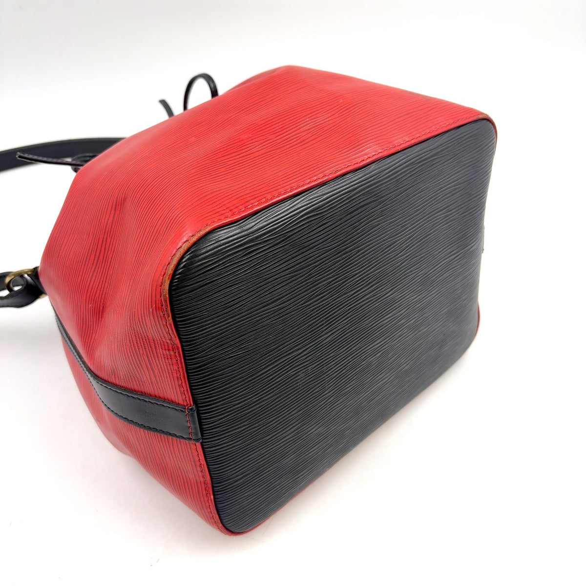 Louis Vuitton Petit Noir Epi Castilian Red Leather Black Shoulder Bag Gold — view 7