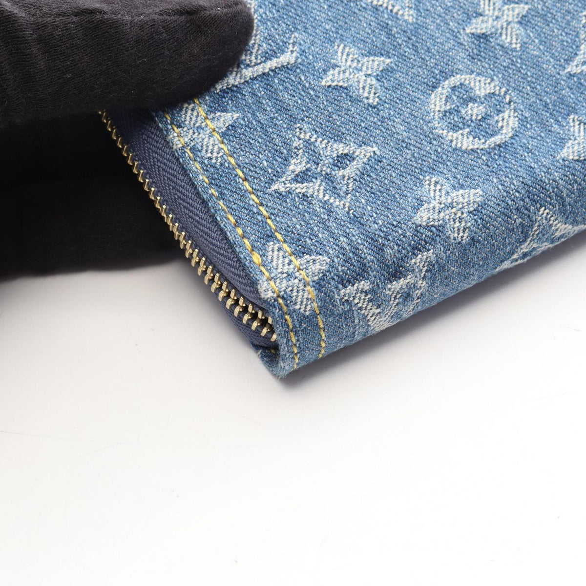 Louis Vuitton Round Wallet Takashi Murakami Zippy Monogram Cherry Denim Blue — view 6