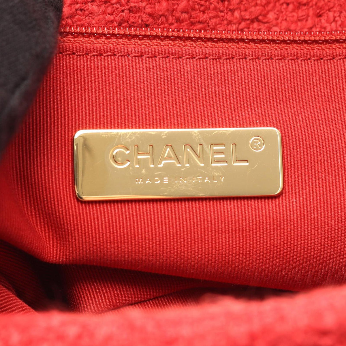 Chanel Shoulder Bag 19 Dixneuf Quilted Combination 2-Way Red Chanel 19 Chain — view 4
