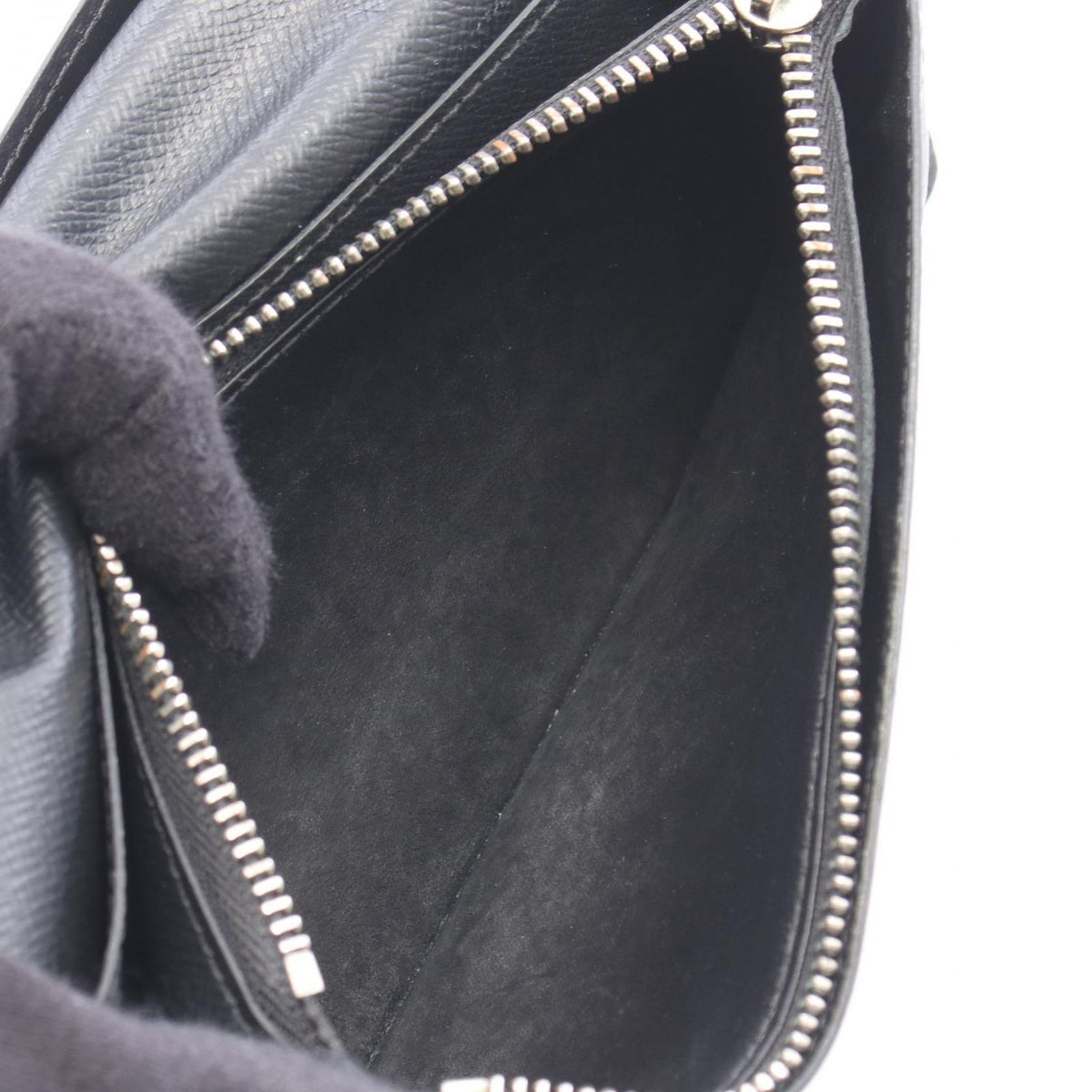 Louis Vuitton Bifold Wallet Portefeuille Brazza Taiga Noir Leather — view 4