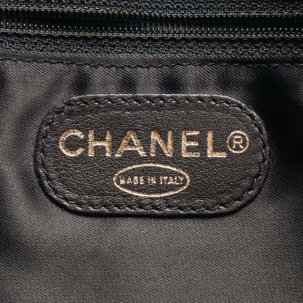 Chanel Tote Bag CC Logo Black Caviar Leather Chain — view 4