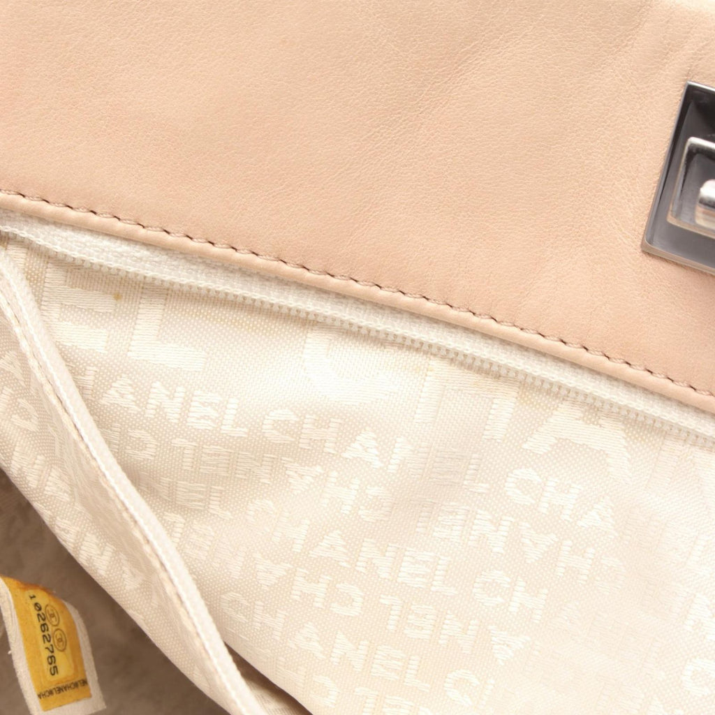 Chanel Shoulder Bag 2.55 Quilted Light Beige Lambskin Chain Tote — view 6