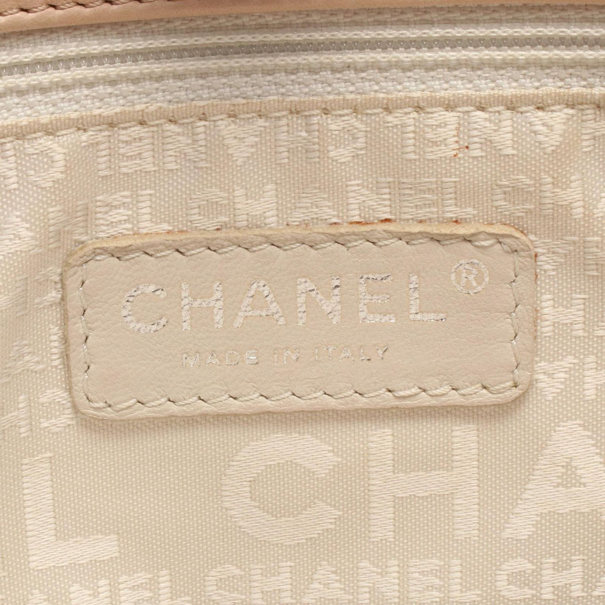 Chanel Shoulder Bag 2.55 Quilted Light Beige Lambskin Chain Tote — view 4
