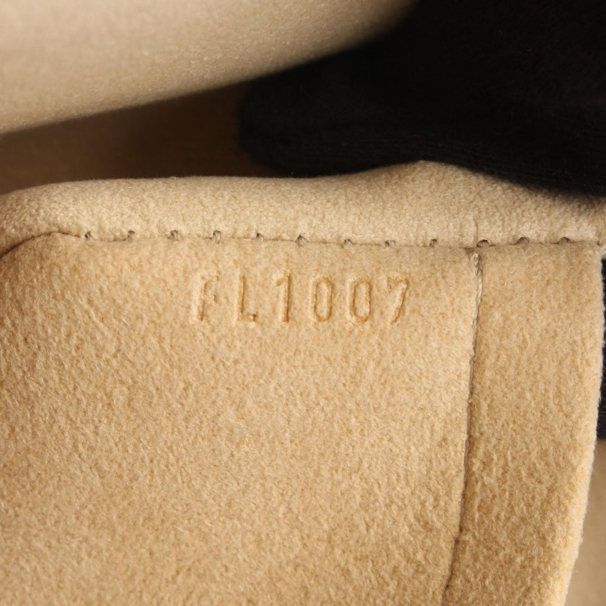 Louis Vuitton Shoulder Bag Beverly MM Monogram Leather — view 5