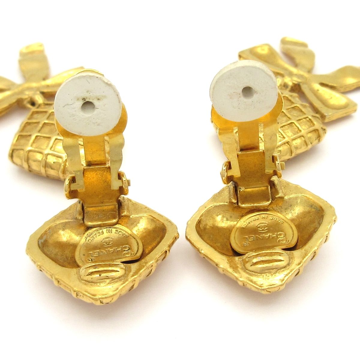 Chanel Earrings Gold Ribbon — view 4