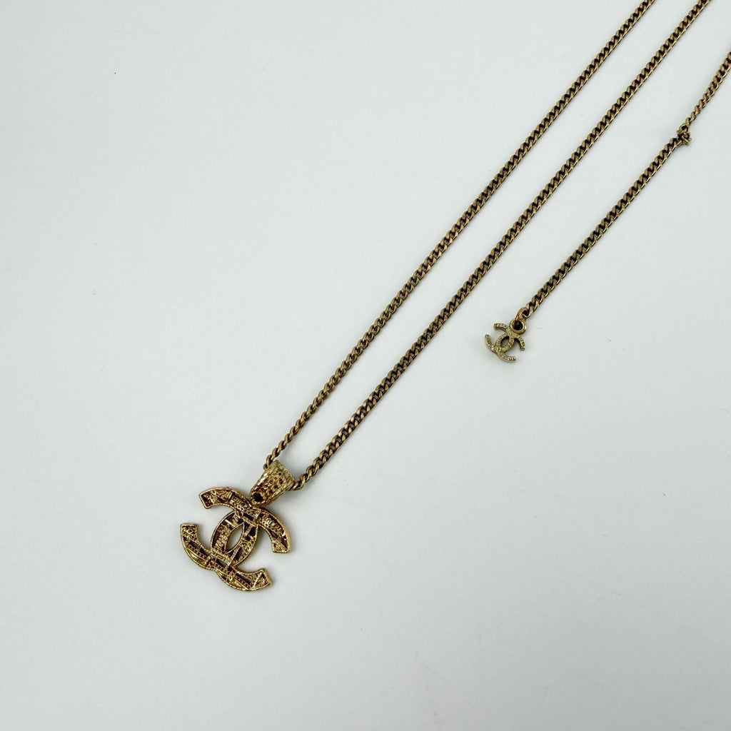 Chanel CC Logo Openwork Chain Necklace Plated Gold Vintage — view 2