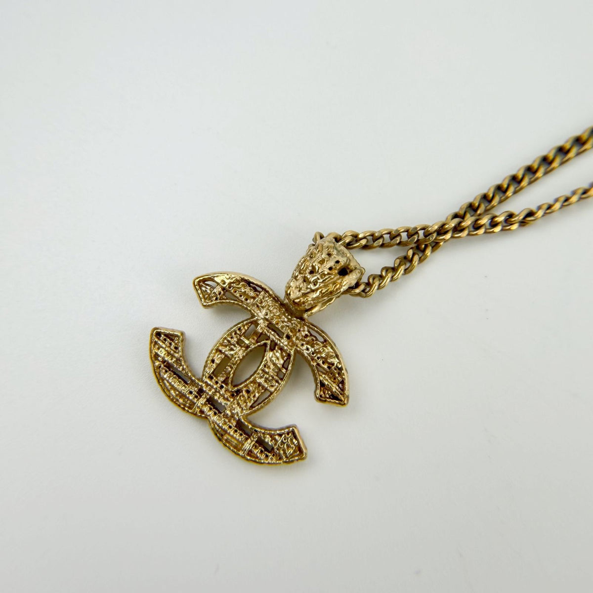 Chanel CC Logo Openwork Chain Necklace Plated Gold Vintage — view 5