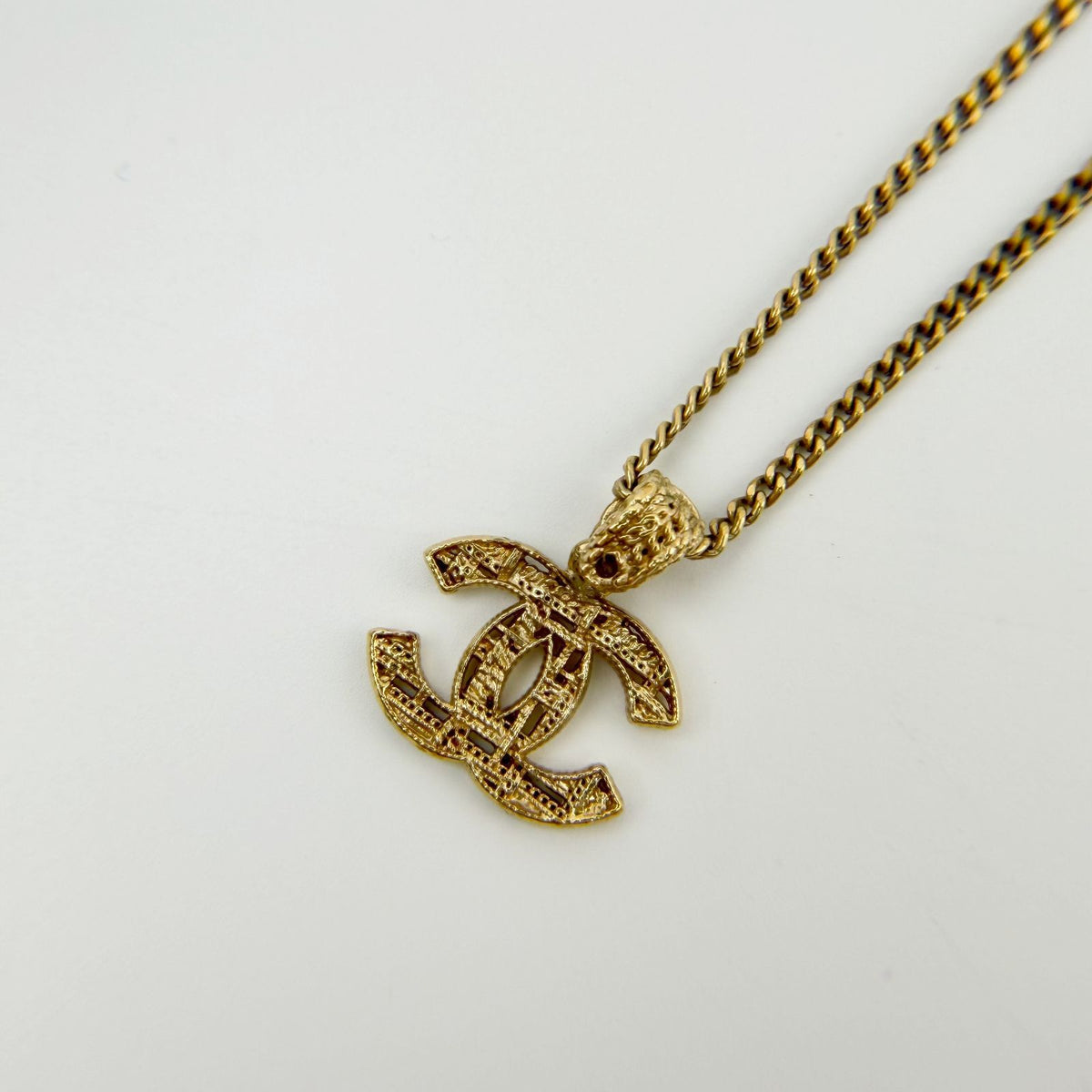 Chanel CC Logo Openwork Chain Necklace Plated Gold Vintage — view 4