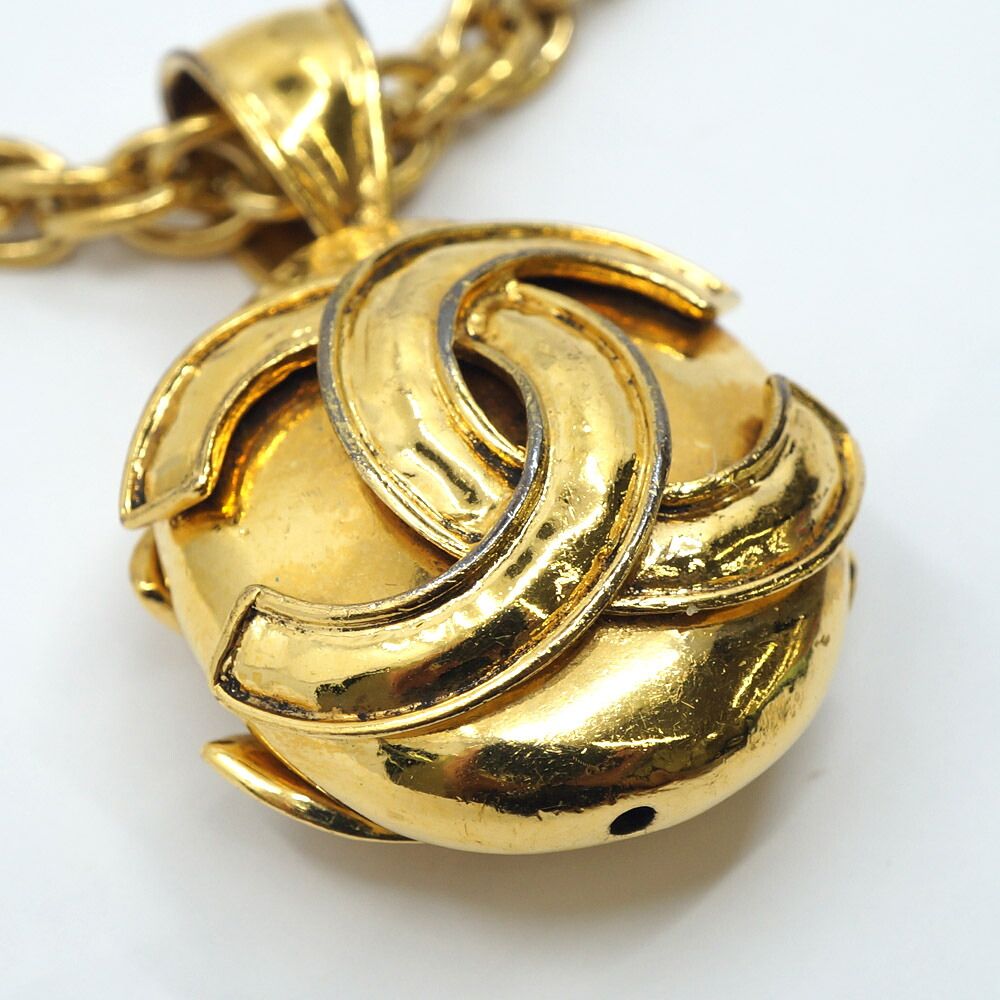 Chanel CC Logo Necklace 94P Gold — view 3