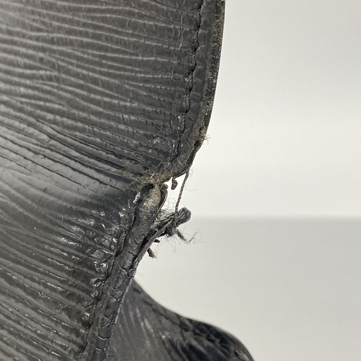 Louis Vuitton Shoulder Bag Epi Saint-cloud Noir — view 6