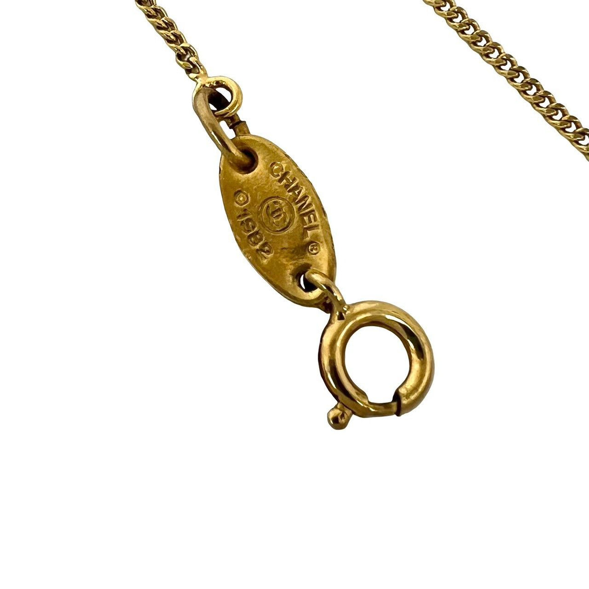 Chanel With Vintage CC Logo Motif Pendant Gold — view 3