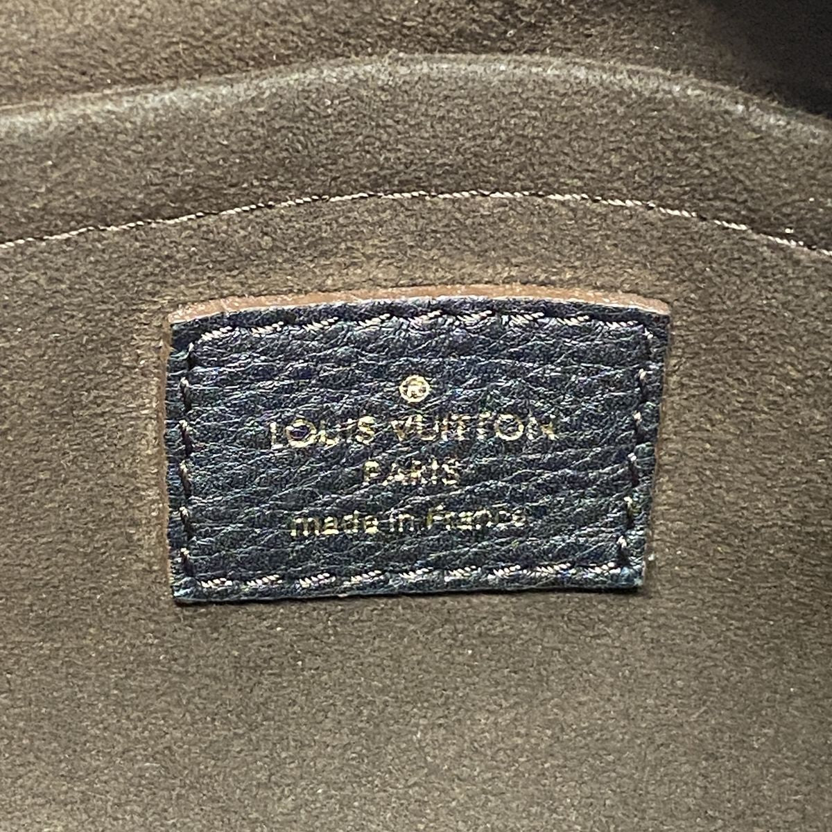 Louis Vuitton Shoulder Bag Mahina XS Noir — view 5
