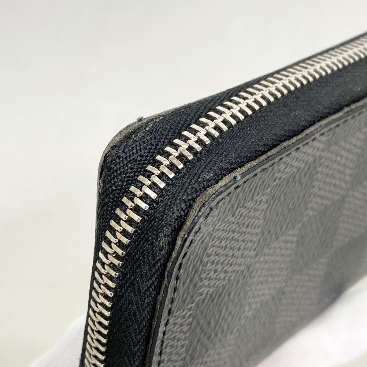 Louis Vuitton Coin Purse Damier Graphite Zippy Black Gray — view 6