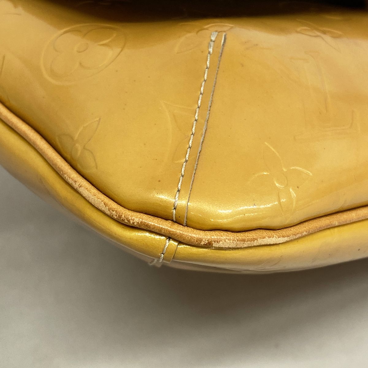 Louis Vuitton Shoulder Bag Vernis Thompson Street Beige — view 6