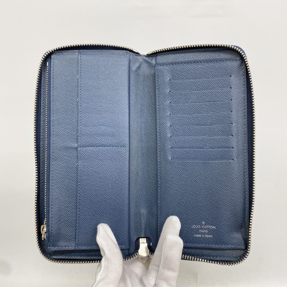 Louis Vuitton Wallet Taiga Zippy Vertical Ocean — view 3