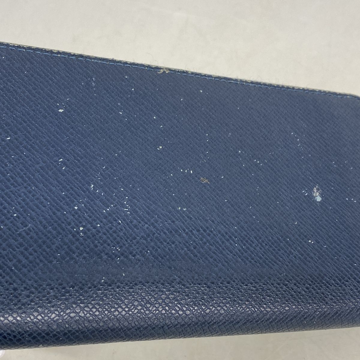 Louis Vuitton Wallet Taiga Zippy Vertical Ocean — view 8
