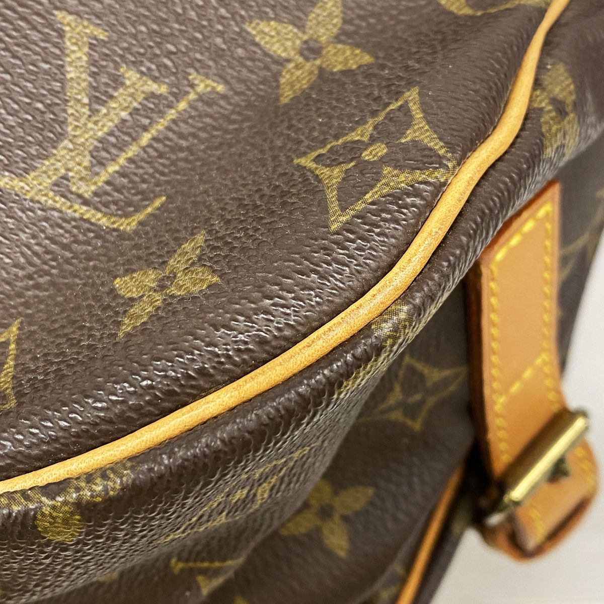 Louis Vuitton Shoulder Bag Monogram Saumur 35 Brown — view 6