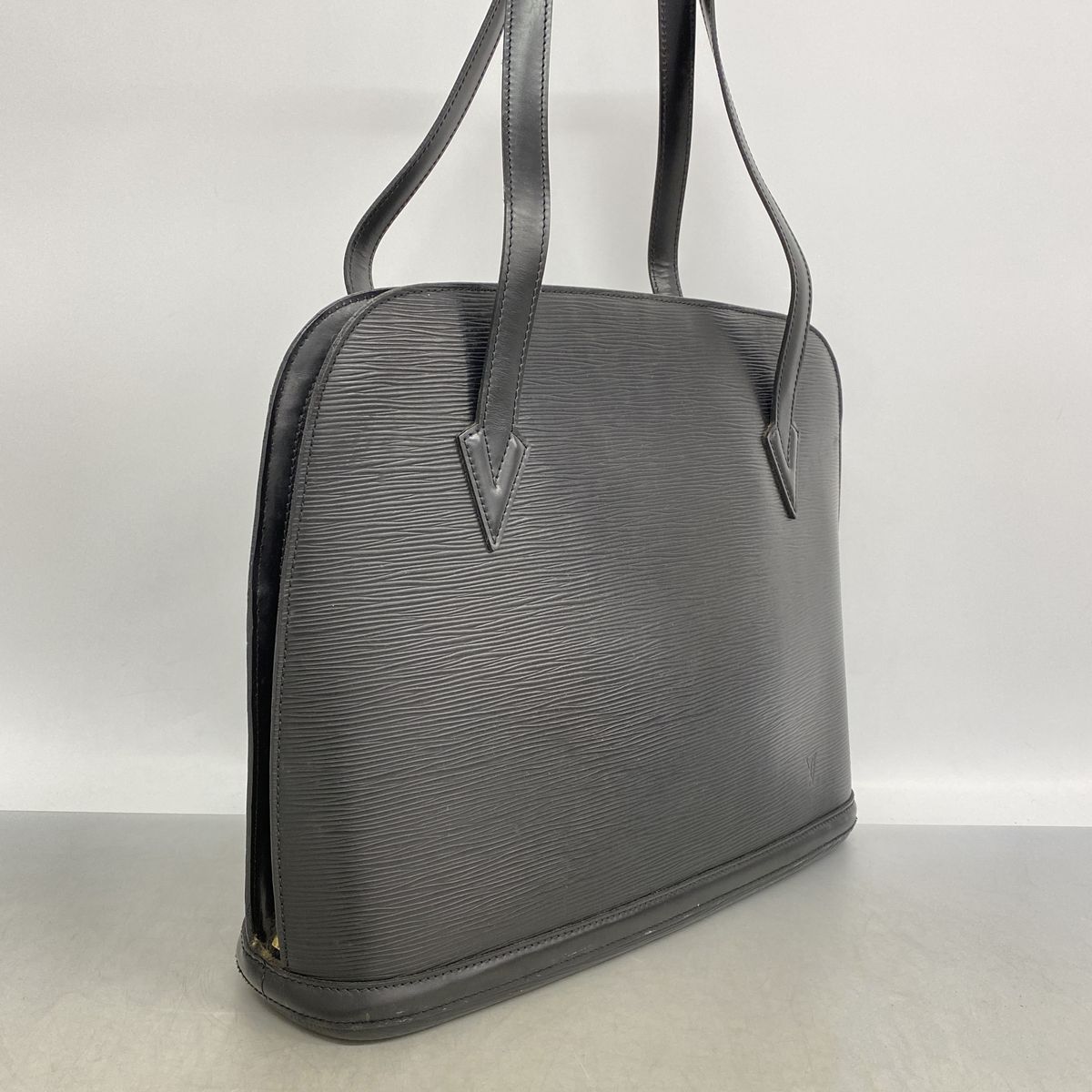 Louis Vuitton Shoulder Bag Epi Lussac Noir — view 2