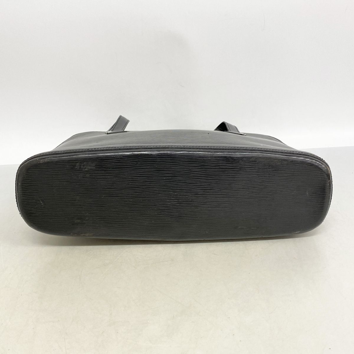 Louis Vuitton Shoulder Bag Epi Lussac Noir — view 3