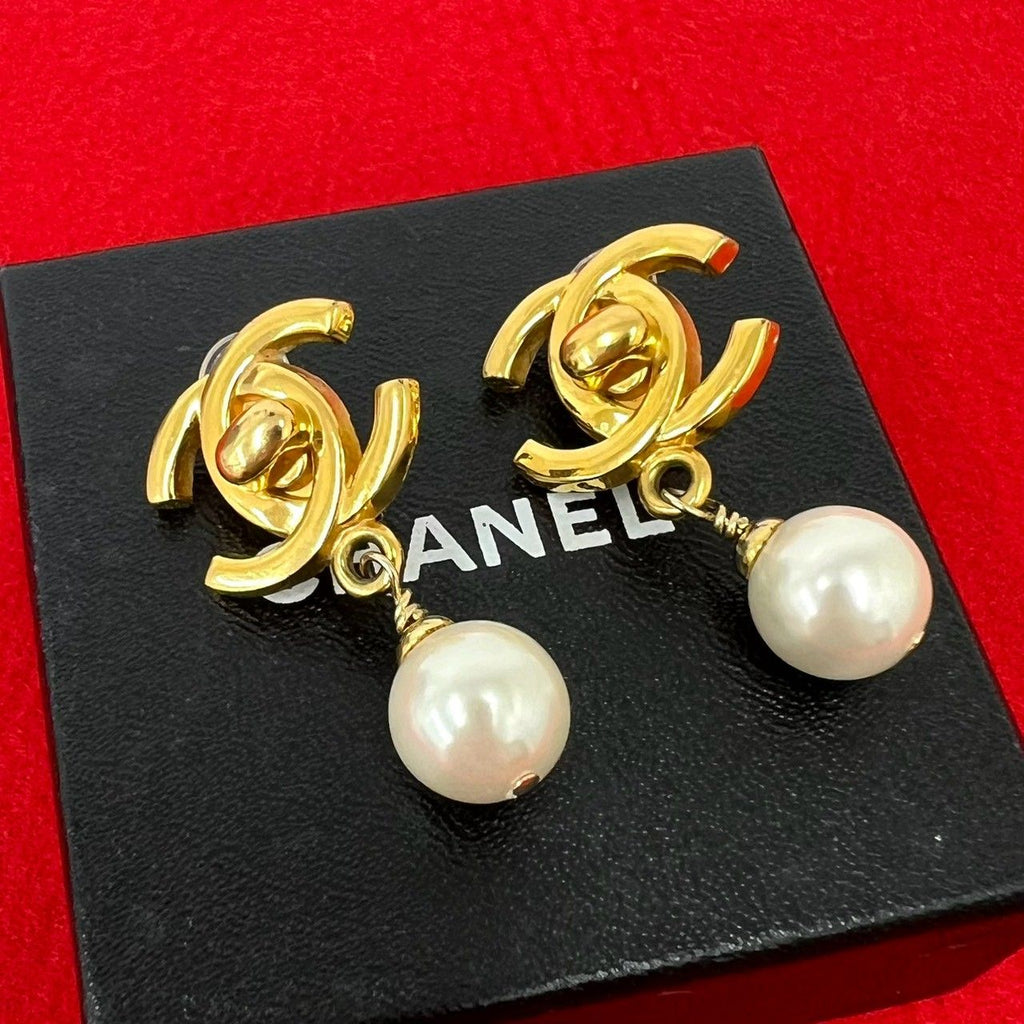 Chanel With Rice 96P Vintage CC Logo Faux Pearl Earrings Gold