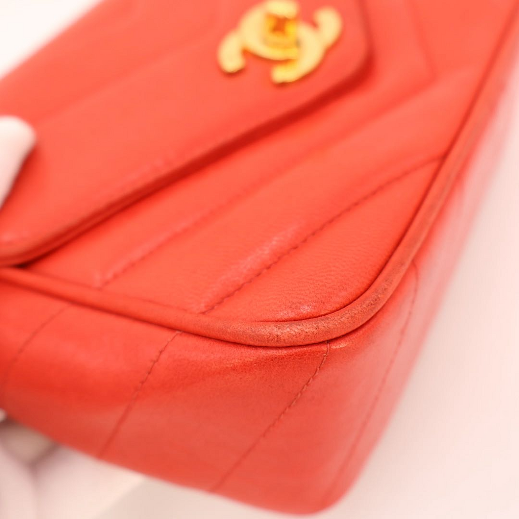 Chanel Shoulder Bag Red — view 3