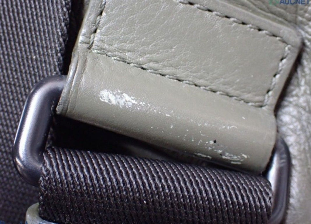 Louis Vuitton Shoulder Bag Chalk Khaki Monogram Shadow — view 4