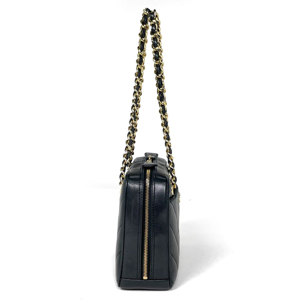 Chanel Shoulder Bag V-stitch Chevron CC Logo Leather Black — view 4