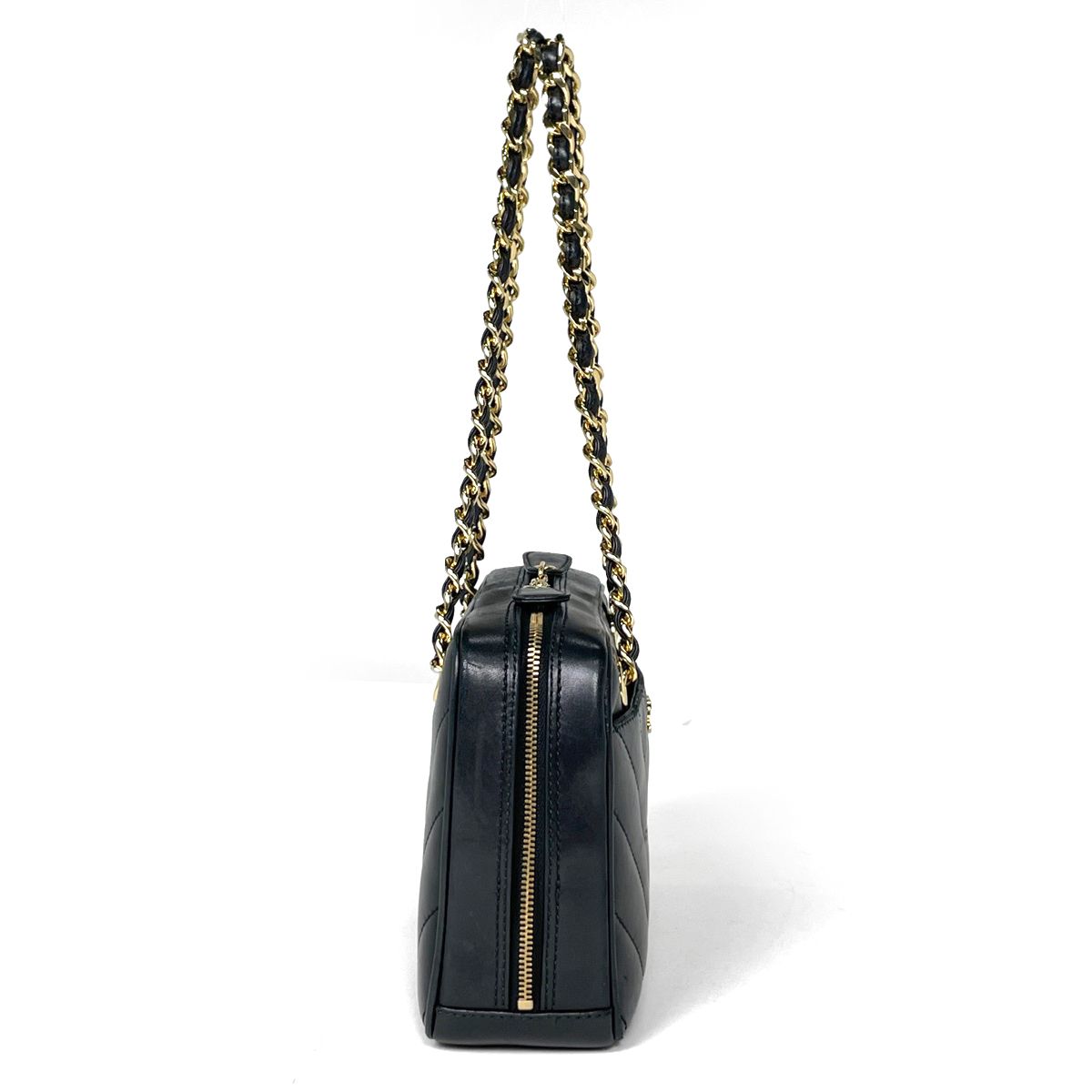 Chanel Shoulder Bag V-stitch Chevron CC Logo Leather Black — view 4