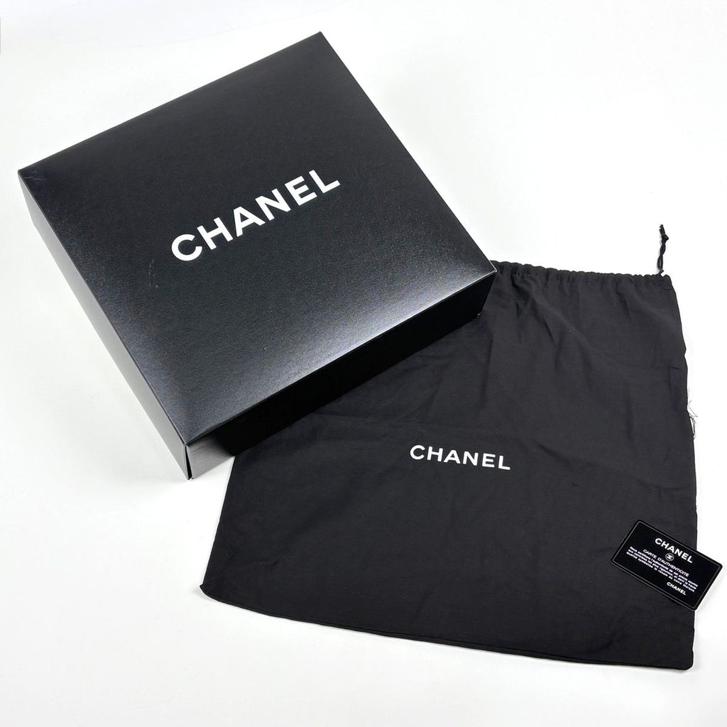 Chanel Handbag Choco Bar CC Logo Leather Black — view 8
