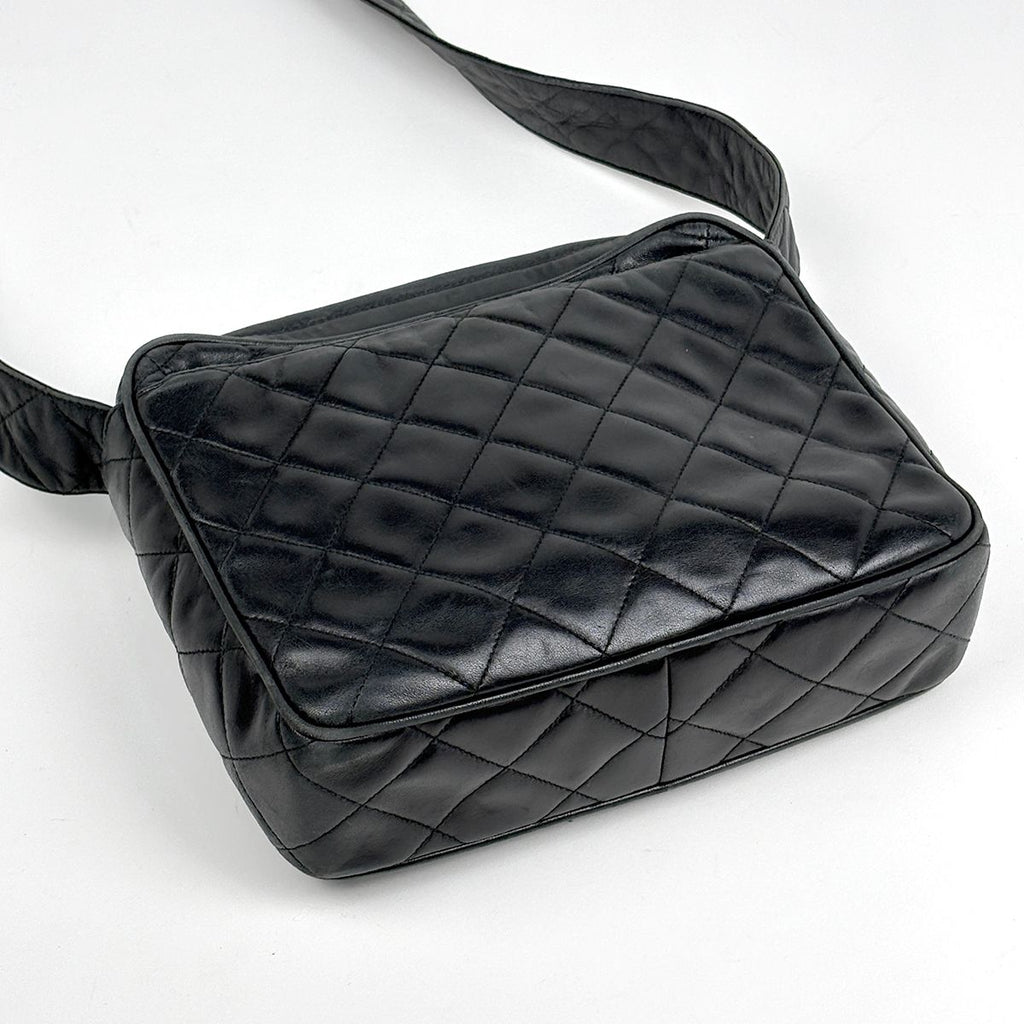 Chanel Shoulder Bag CC Logo Fringe Leather Black — view 2