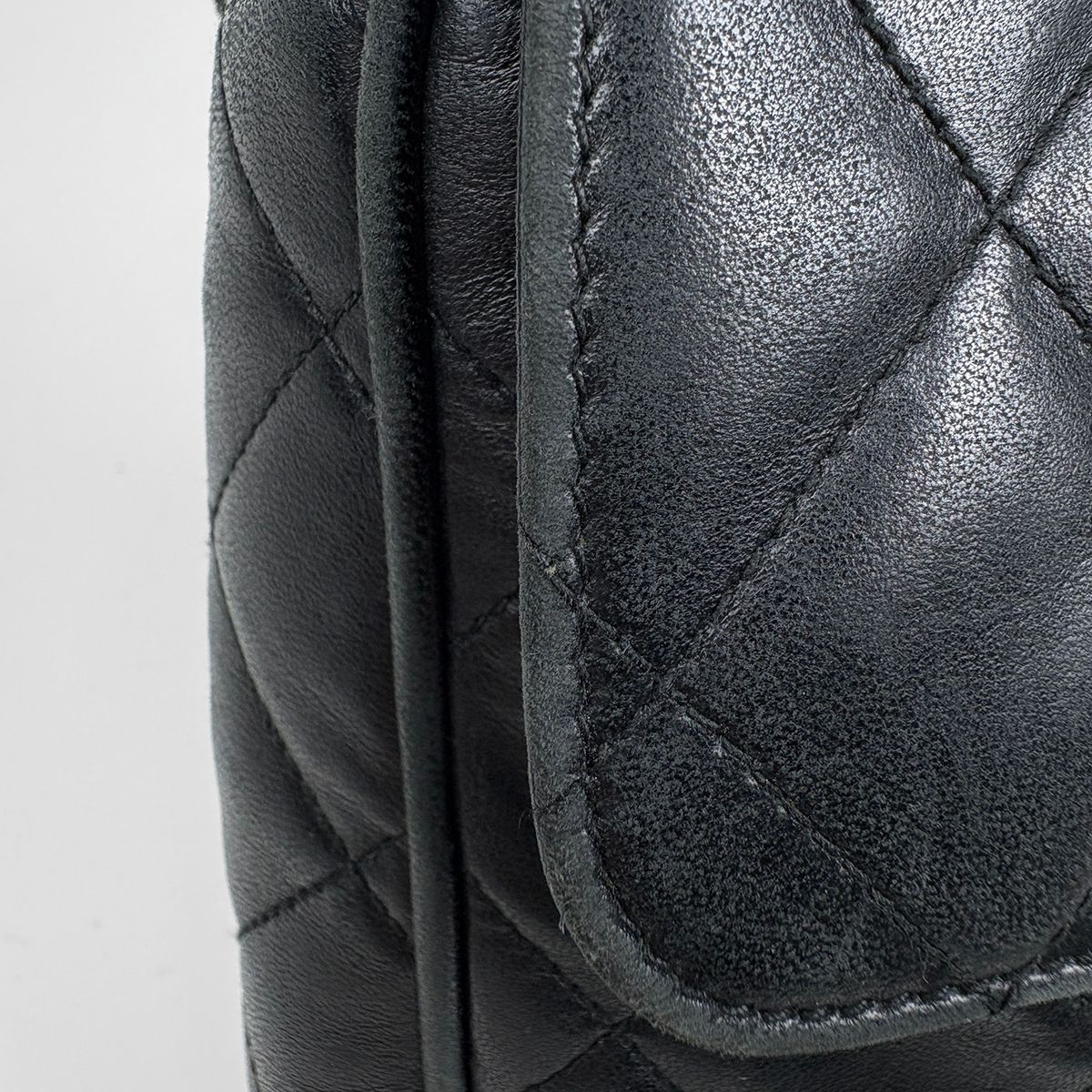 Chanel Shoulder Bag CC Logo Fringe Leather Black — view 5