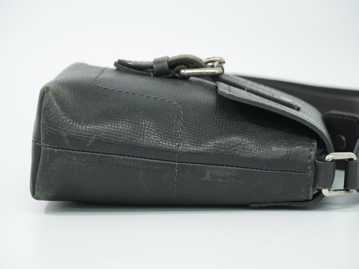 Louis Vuitton LV Yuma Utah Leather Shoulder Bag Pochette Basalt Black — view 4
