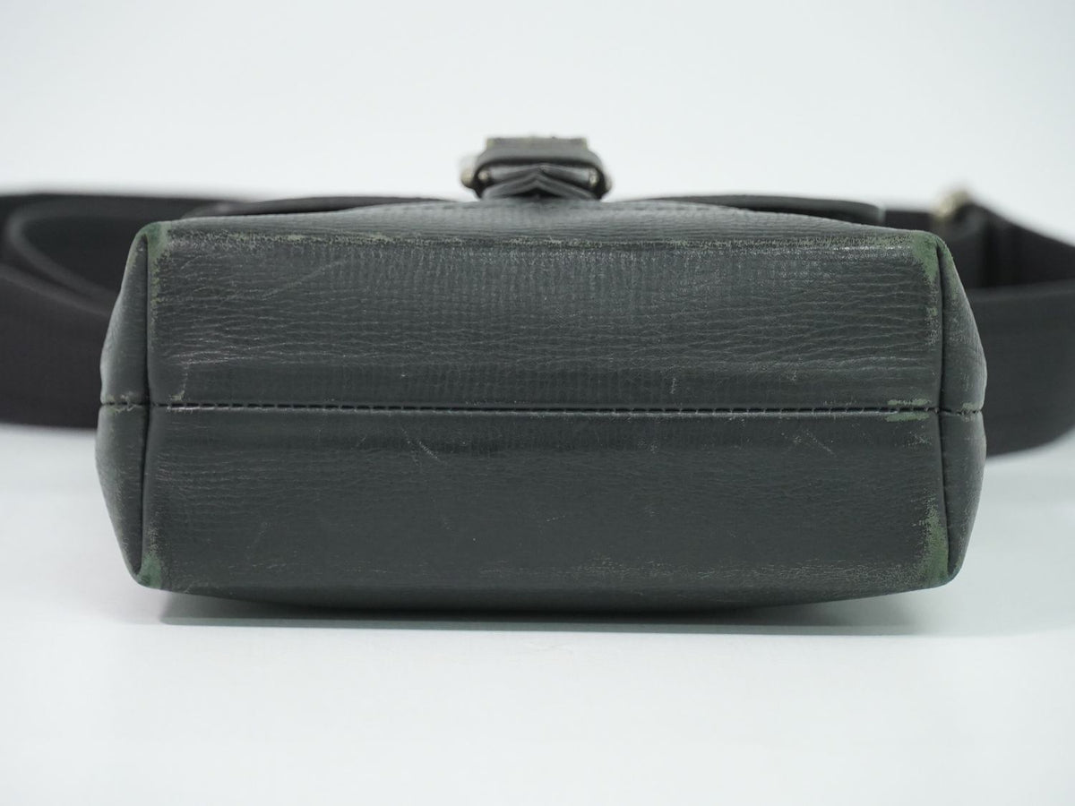Louis Vuitton LV Yuma Utah Leather Shoulder Bag Pochette Basalt Black — view 3