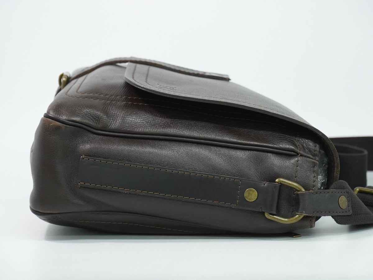 Louis Vuitton LV Omaha Utah Leather Shoulder Bag Cafe Dark Brown — view 4