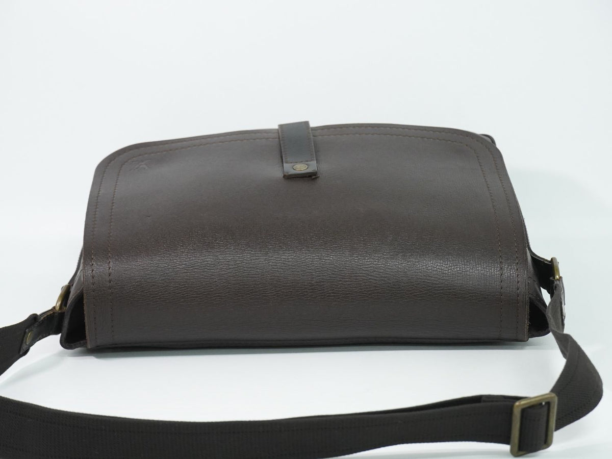 Louis Vuitton LV Omaha Utah Leather Shoulder Bag Cafe Dark Brown — view 5