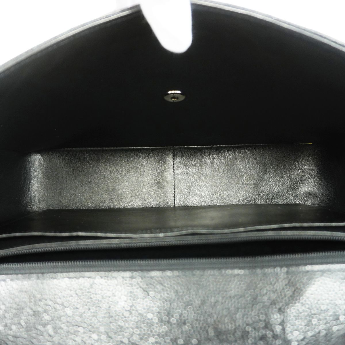Chanel Shoulder Bag Maxi Quilted Caviar Leather Black Silver — view 4