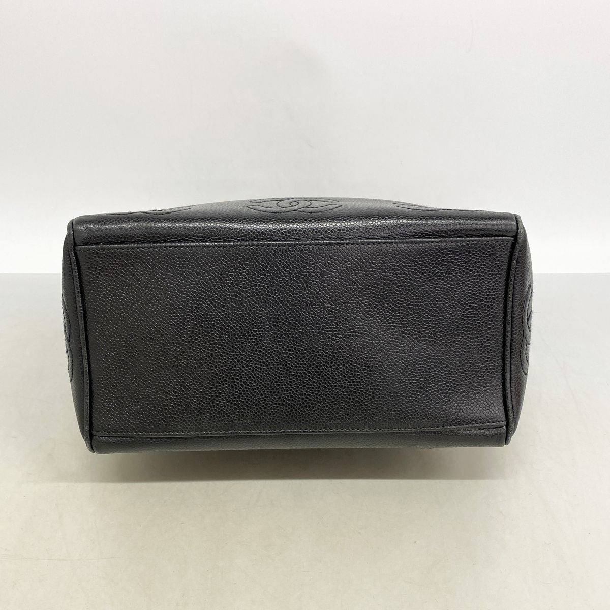 Chanel Shoulder Bag Triple Coco Caviar Leather Black Gold — view 3