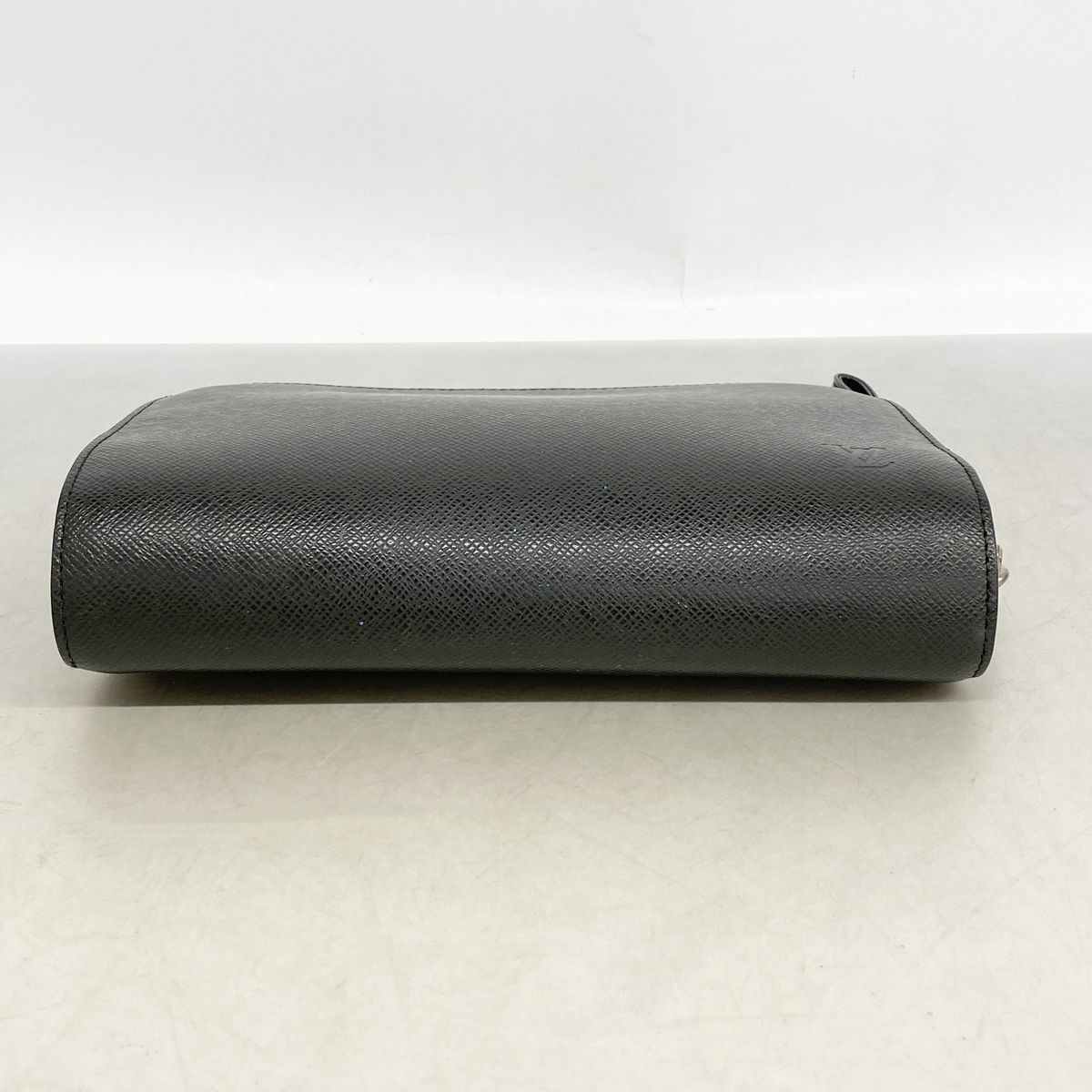Louis Vuitton Clutch Taiga Baikal Ardoise — view 3