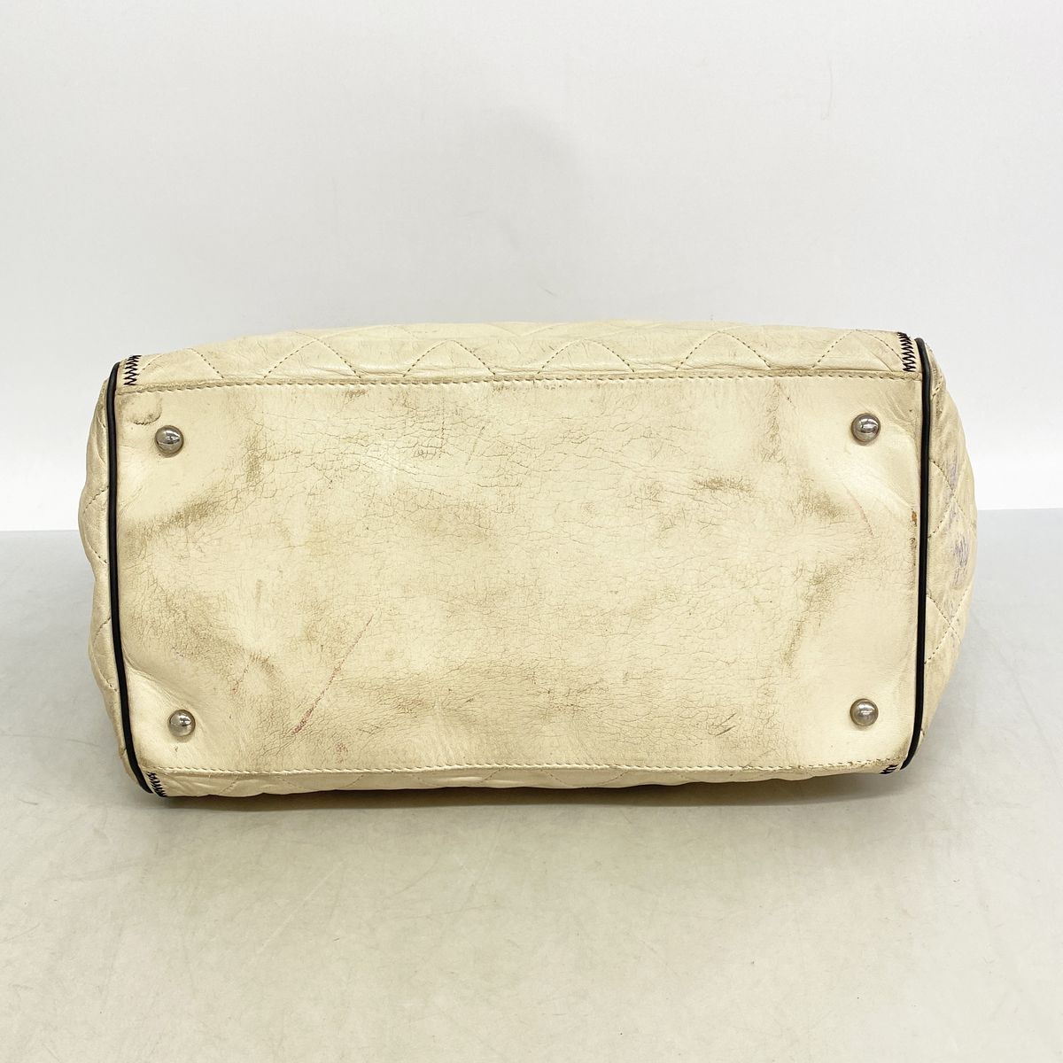 Chanel Chain Tote Bag 2.55 Quilted Leather Ivory Silver — view 3