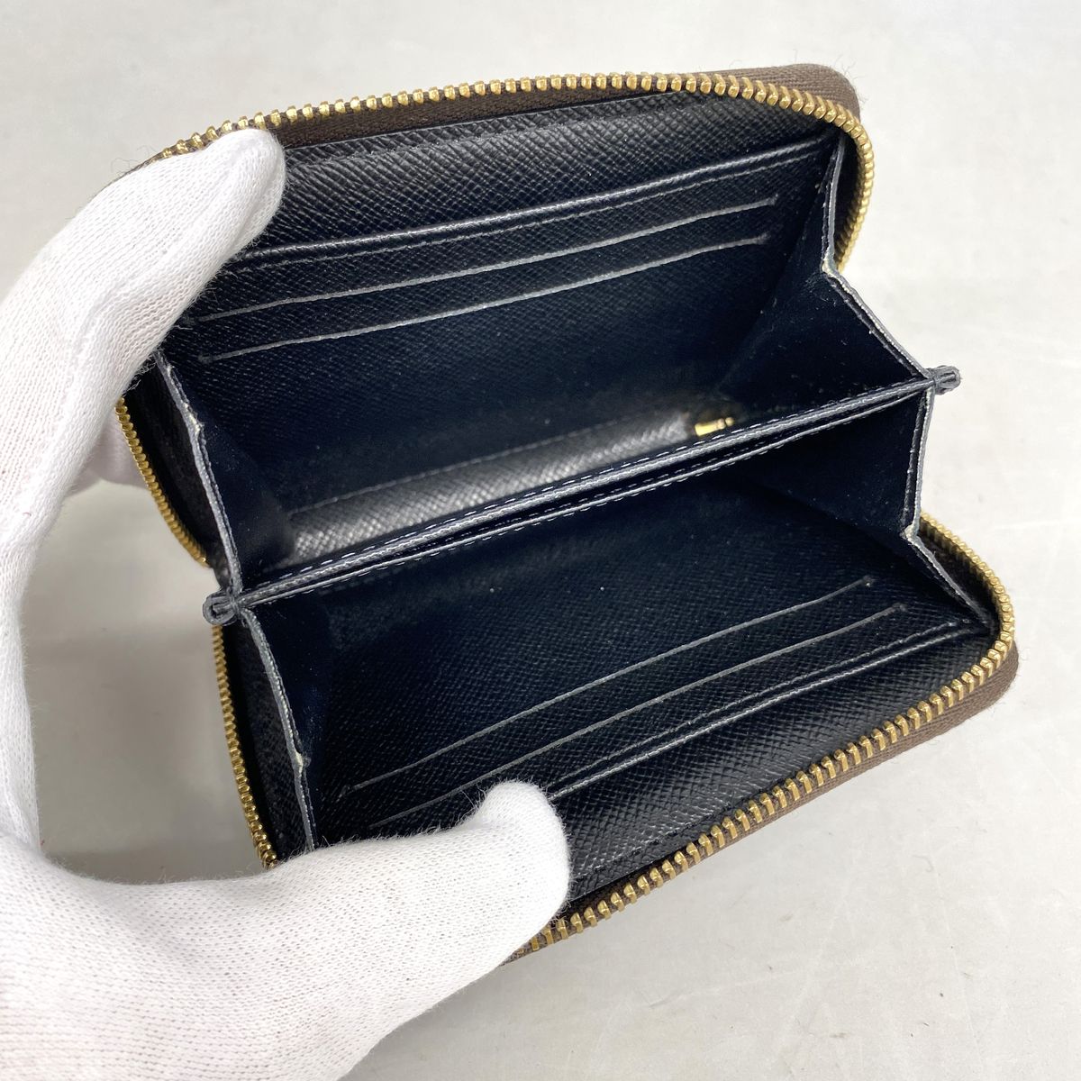 Louis Vuitton Coin Purse Monogram Giant Zippy Brown — view 3