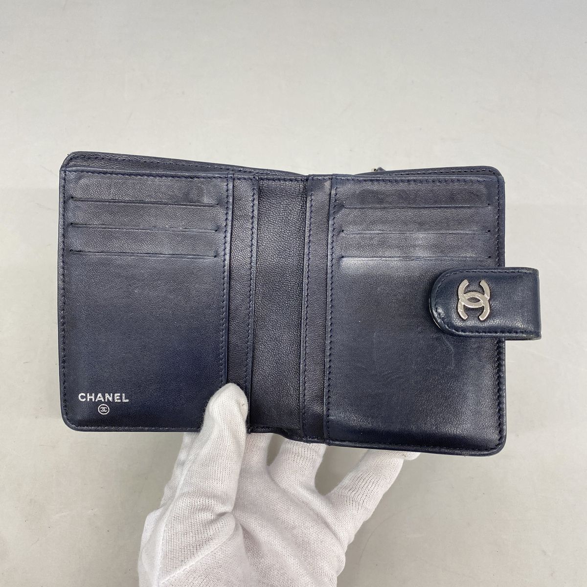Chanel Wallet Quilted Lambskin Navy Silver — view 3