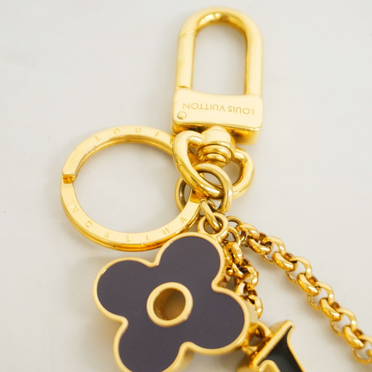 Louis Vuitton Key Holder Charm Fleur de Monogram Multicolor — view 4