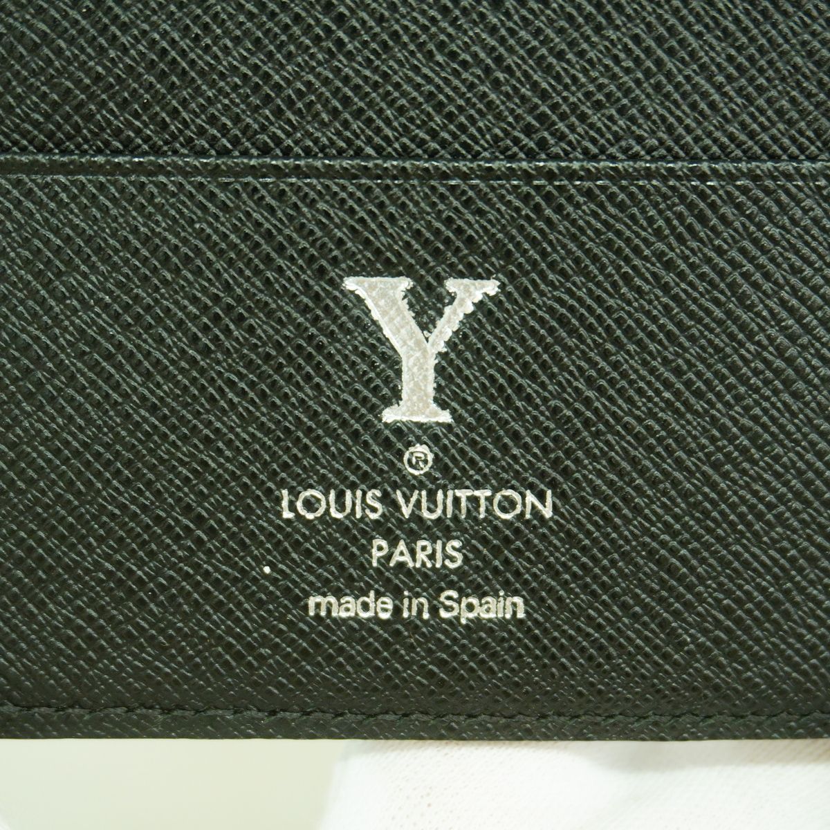Louis Vuitton Passport Case Taiga Couverture Ardoise — view 4