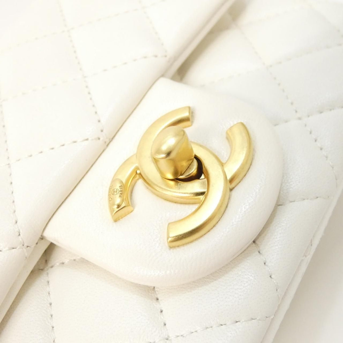 Chanel Shoulder Bag White — view 4