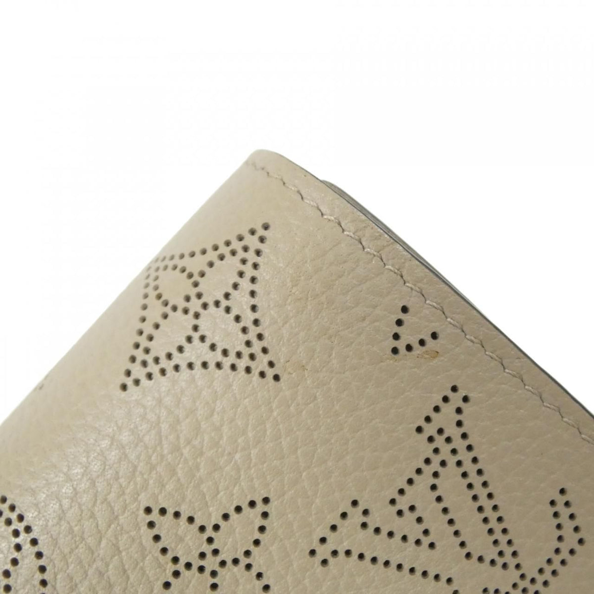 Louis Vuitton Mahina Portefeuille Iris Compact Wallet — view 3