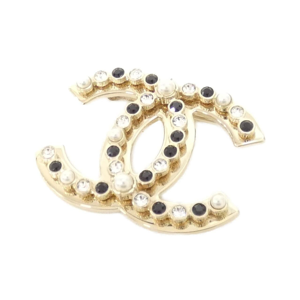 Chanel Brooch Gold