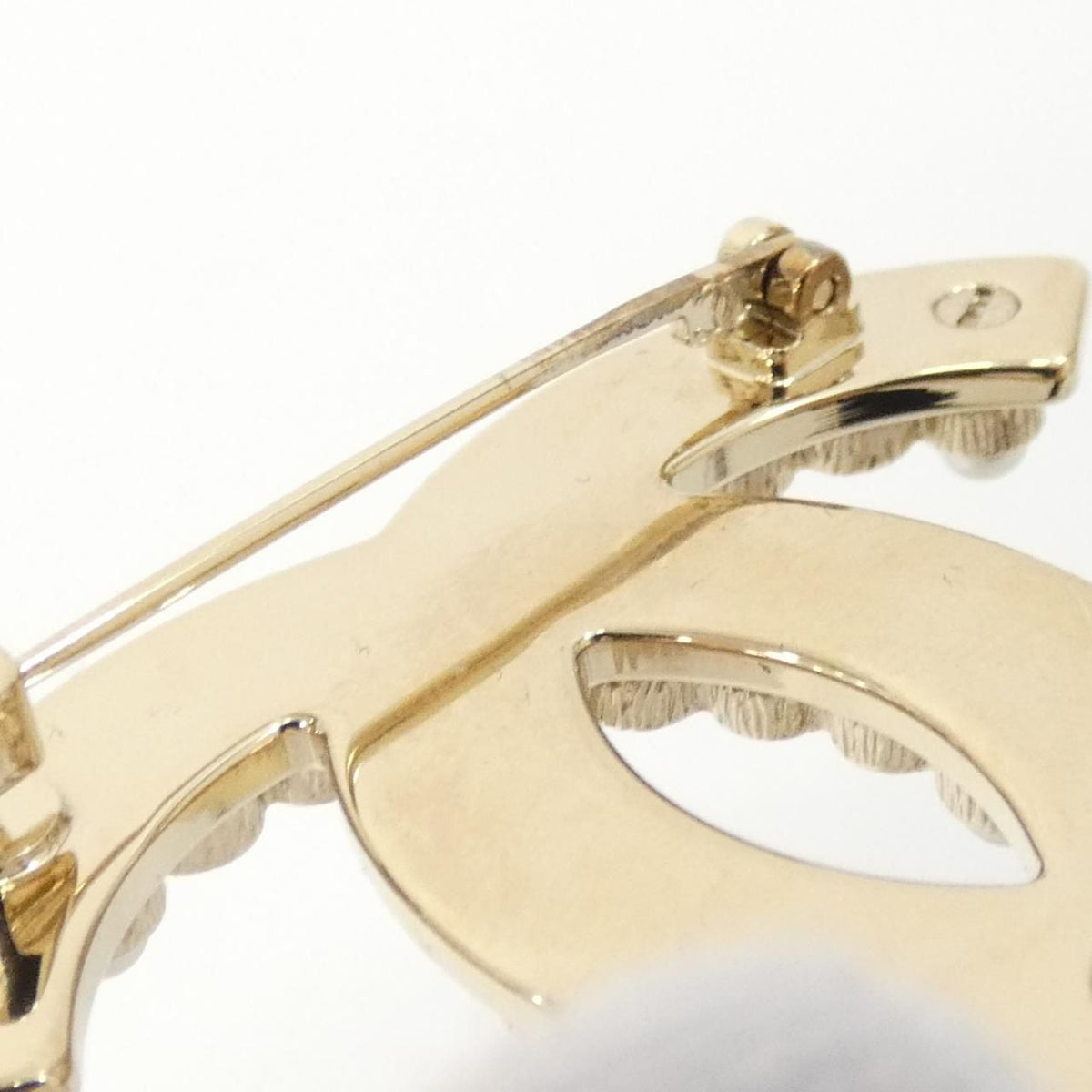 Chanel Brooch Gold — view 3
