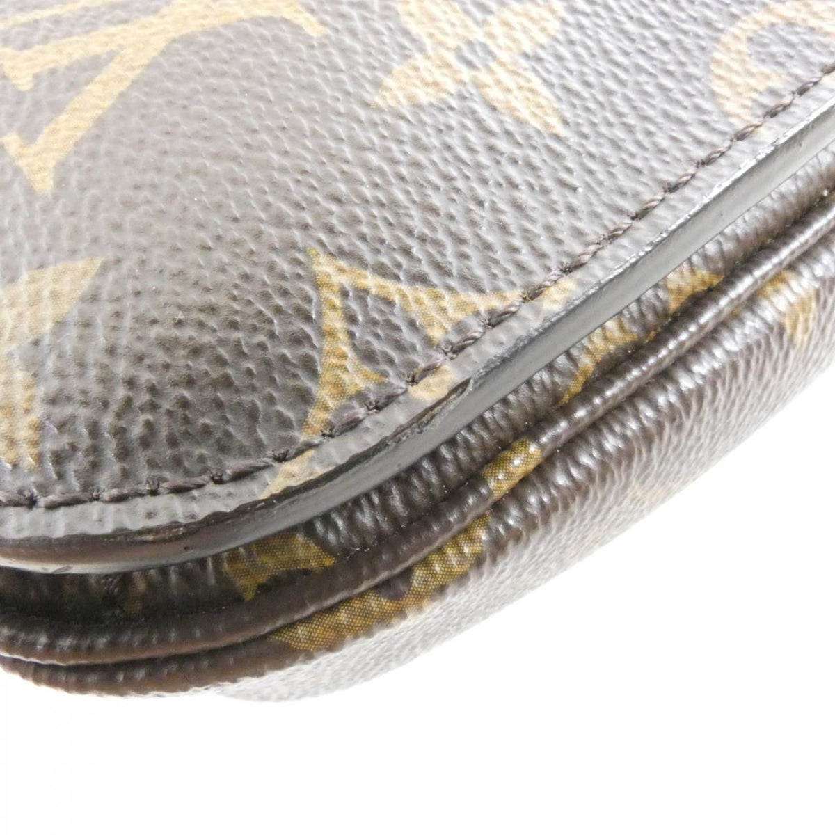 Louis Vuitton Monogram Pochette Metis MM Bag — view 3