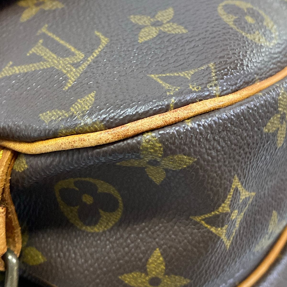 Louis Vuitton Shoulder Bag Monogram Saumur 30 — view 6